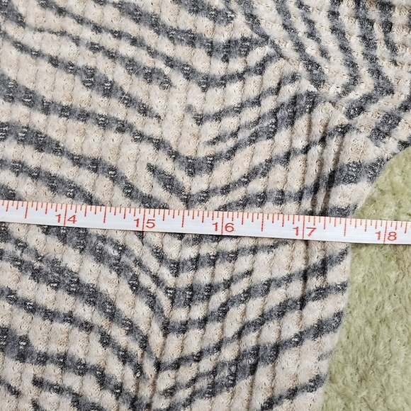 American Eagle | Ribbed Zebra Print Short Sleeve Pajama Set with Shorts sz Small - Picture 5 of 8